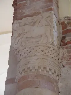 Capitello zooforme - Chiesa della Trinità da Lungi a Castellazzo Bormida