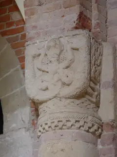 Capitello zooforme - Chiesa della Trinità da Lungi a Castellazzo Bormida