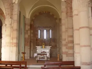 Interno e abside - Chiesa della Trinità da Lungi a Castellazzo Bormida