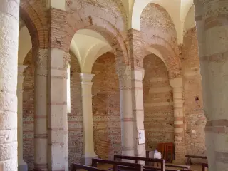 Colonne lato destro - Chiesa della Trinità da Lungi a Castellazzo Bormida