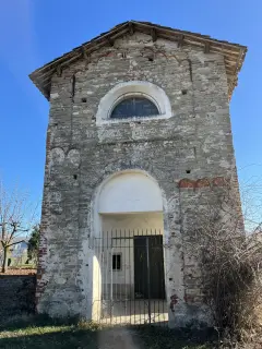 Facciata - Chiesa di San Pietro a CarrùFrazione San Pietro