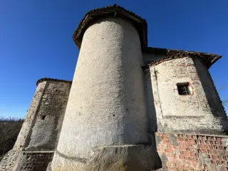Tre bsidi - Chiesa di San Pietro a CarrùFrazione San Pietro