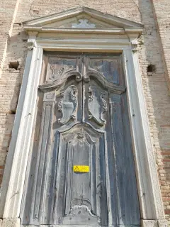 Portone in legno - Chiesa di Santa Maria a CasalnocetoFrazione Rosano