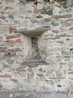 Monofora tamponata - Cappella di San Ponzio a SaluzzoFrazione Castellar