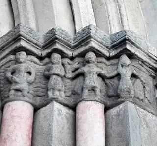 Portale - Dettaglio - Parrocchiale dei Santi Pietro e Paolo a Castelnuovo Scrivia