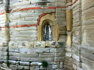 Monofora absidale - Ex Chiesa Abbaziale di San Martino a CastinoFrazione San Martino