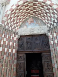 Portale - Chiesa di San Domenico a Alba