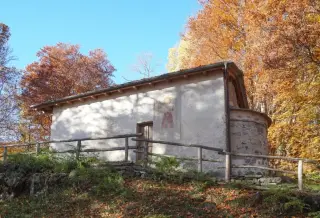 Fianco destro - Oratorio di San Jacu Pitu a Cellio con BreiaFrazione Bosco