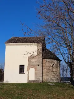 Fianco e abside - Chiesa di San Lorenzo a Cavatore
