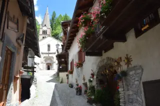 Vista - Parrocchiale di Nostra Signora della Neve a Cesana TorineseFrazione Bousson