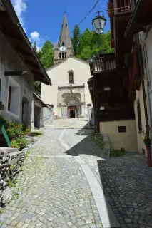 Facciata - Parrocchiale di Nostra Signora della Neve a Cesana TorineseFrazione Bousson