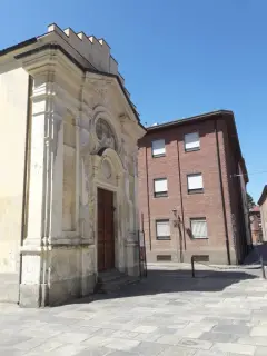 Facciata - Chiesa di Santa Lucia o Santa Croce a Chieri