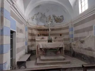 Interno - Chiesa di Santa Maria al Cimitero a Cinzano