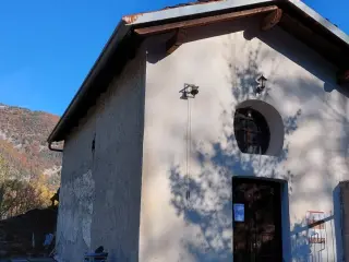 Facciata e fianco sinistro - Cappella di San Bernardo d'Aosta a CondoveFrazione Lajetto