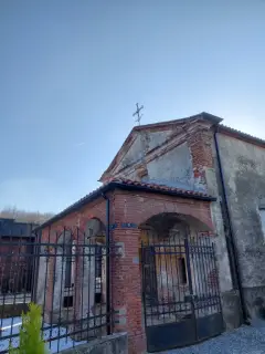 Portico dlato destro - Chiesa del Cimitero a Cossano Canavese