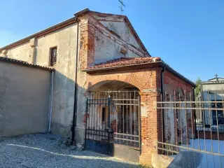 Portico e fianco sinistro - Chiesa del Cimitero a Cossano Canavese