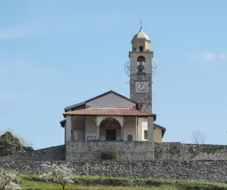 Facciata - Parrocchiale di Santa Maria Assunta a Dormelletto