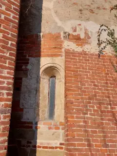 Monofora absidale - Chiesa di San Michele a Dusino San Michele