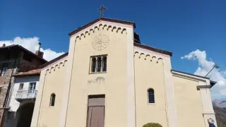 Facciata - Parrocchiale dell' Assunta a Forno Canavese