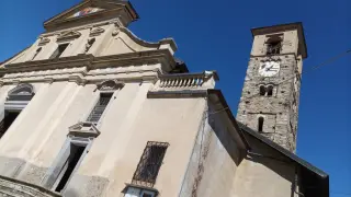 Facciata e campanile - Parrocchiale dell' Assunta a Forno Canavese