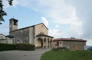 Facciata - Parrocchiale di San Pietro e Paolo a VaralloFrazione Parone