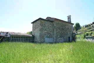 Fianco Sinistro - Chiesa di Santa Maria Vetera al Cimitero a BorgomaneroFrazione Vergano
