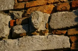 Fregio con testa umana - Chiesa Cimiteriale dei Santi Vittore e Corona a Montiglio MonferratoFrazione Colcavagno