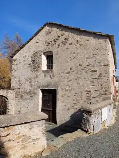 Facciata - Cappella del Cimitero o San Pietro a Issiglio