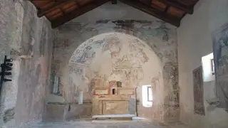 Interno - Cappella del Cimitero o San Pietro a Issiglio