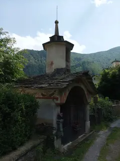 Vista - Cappella della Madonna di Loreto o il Gesietto a BoccioletoFrazione Oro