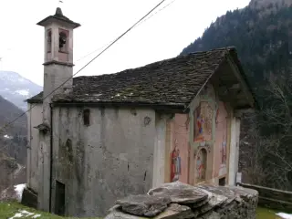 Fianco e campanile - Cappella di San Quirico a BoccioletoFrazione Palancato