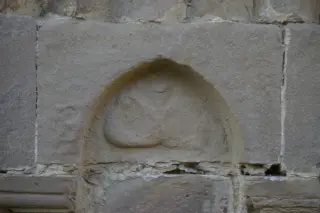 Sirena bicaudata sotto archetto pensile - Chiesa o Pieve della Madonna della Pieve o di Santa Maria a Cortemilia