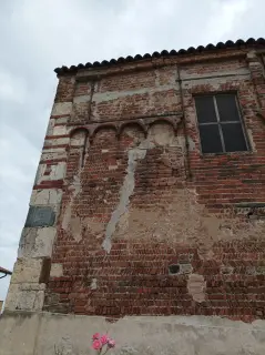 Fianco - Chiesa di Maria Santissima Assunta o de Isana a Livorno Ferraris