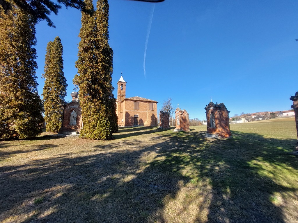 Montiglio Monferrato - SANTUARIO DELLA  MADONNA DEL CARMINE-Piloni e fianco