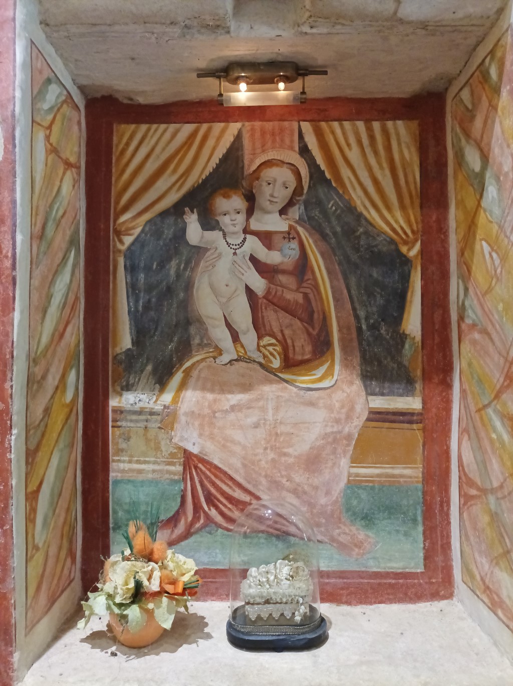 Oleggio - ORATORIO DELLA  NATIVITÀ DI MARIA-Madonna col Bambino