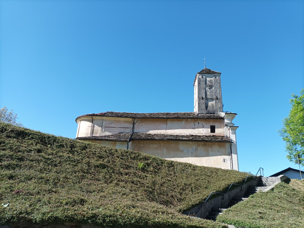 Pecco - PARROCCHIALE DI SAN MICHELE-Fianco e campanile