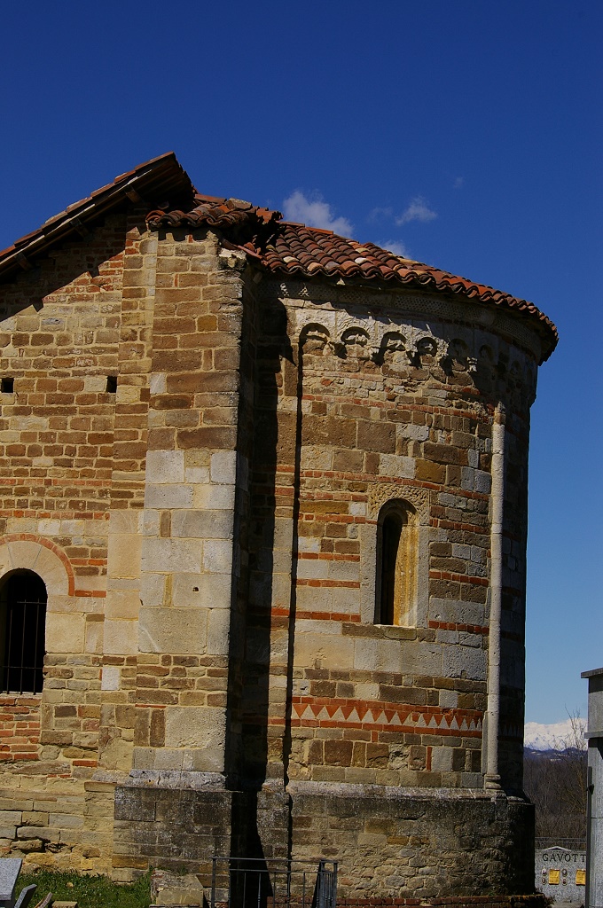 Montafia - CHIESA CIMITERIALE DI SAN MARTINO-Fianco destro e abside