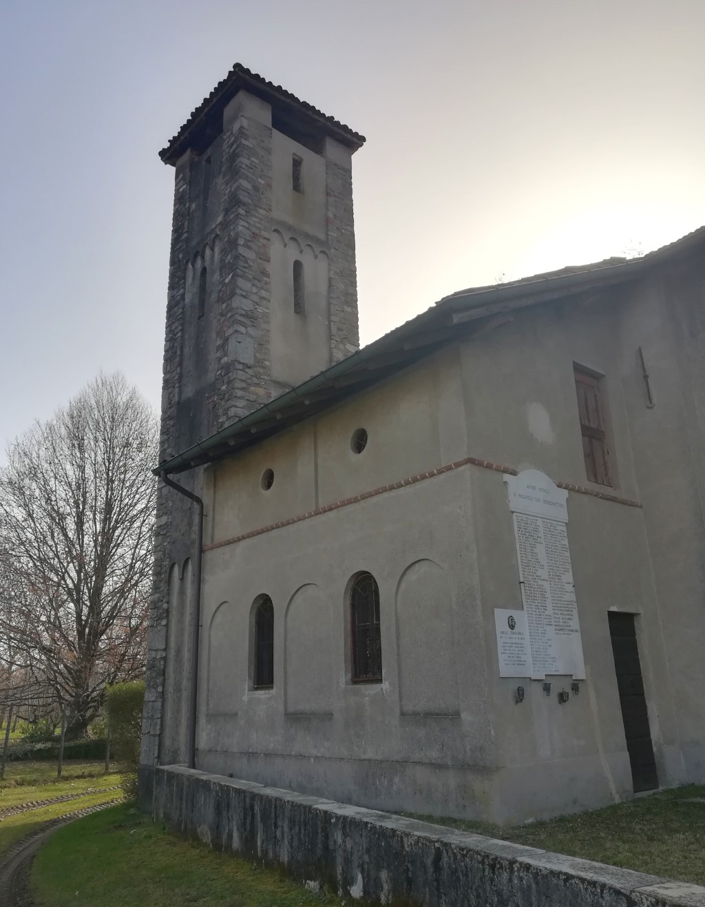 Cureggio - CHIESA DELLA  MADONNA DELLA NEVE O SAN PIETRO-Fianco e campanile