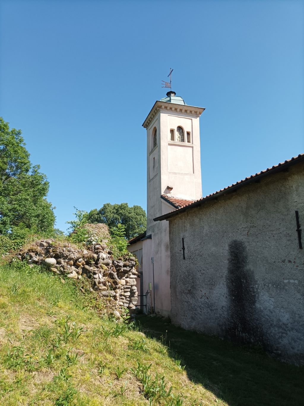 Prato Sesia - CHIESA DELLA NATIVITÀ-Fianco e campanile