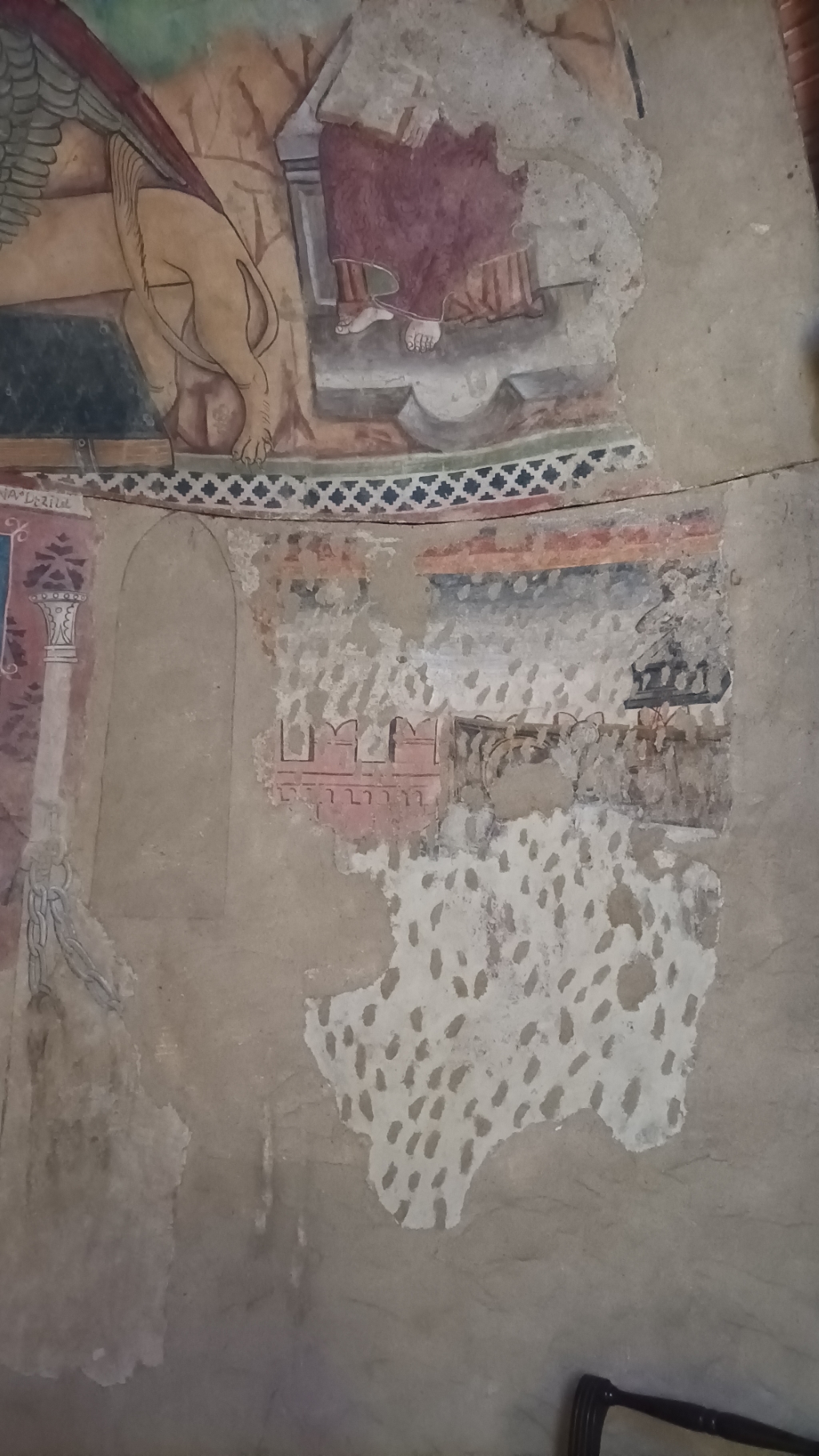 Casalborgone - CHIESA DI   SAN CARLO BORROMEO-Tracce affreschi