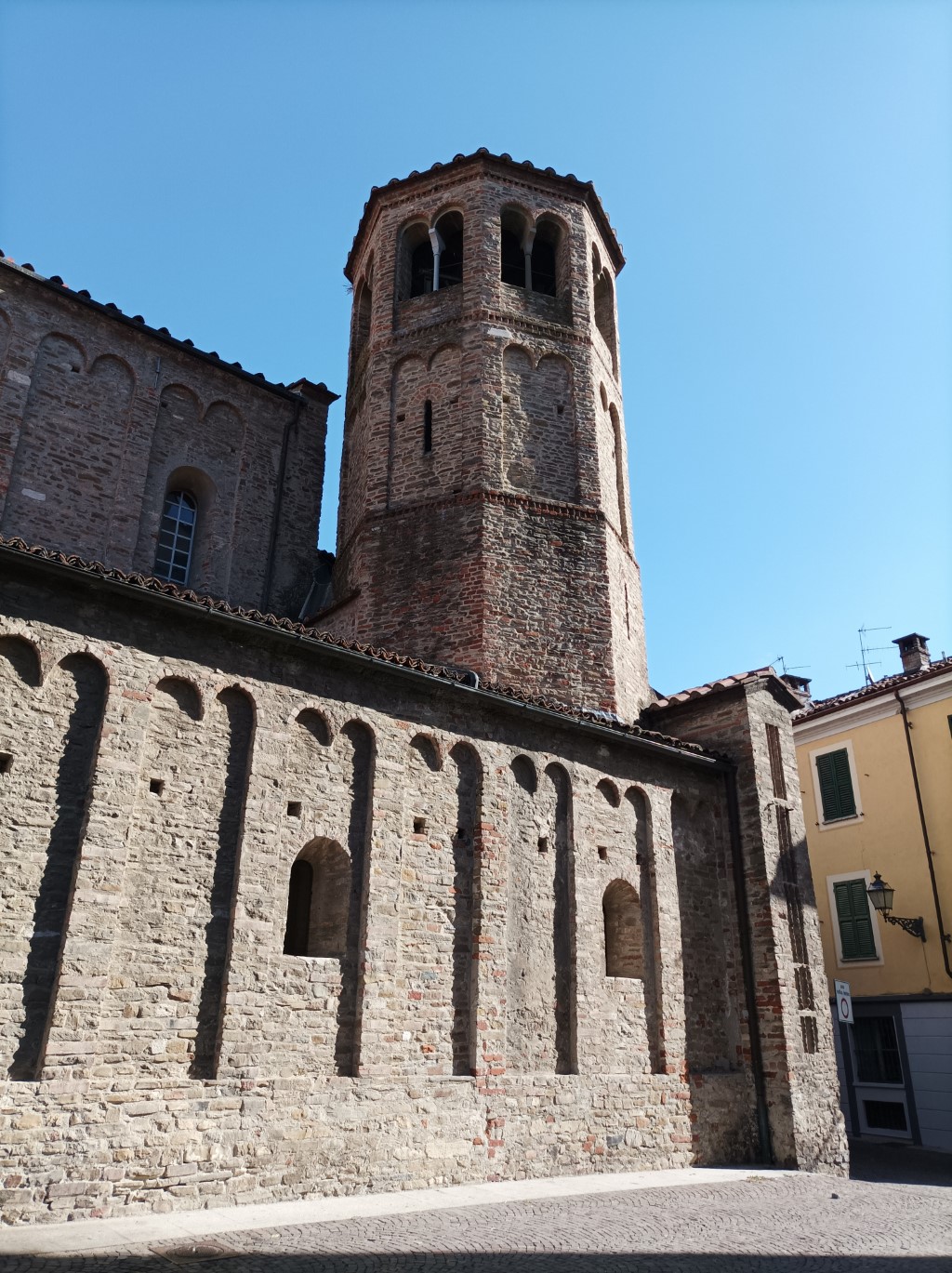 Acqui Terme - BASILICA O CATTEDRALE DI SAN PIETRO-Fianco e campanile