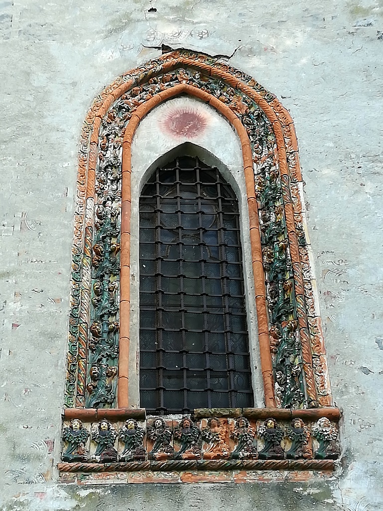 Andorno Micca - PARROCCHIALE DI SAN LORENZO-Finestra gotica