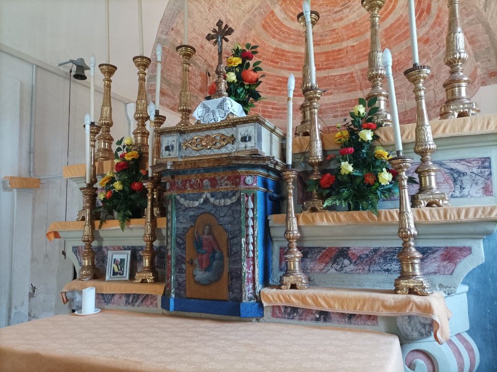 San Sebastiano Da Po - CHIESA DI  SAN PIETRO DI NAVIGLIANO-Altare