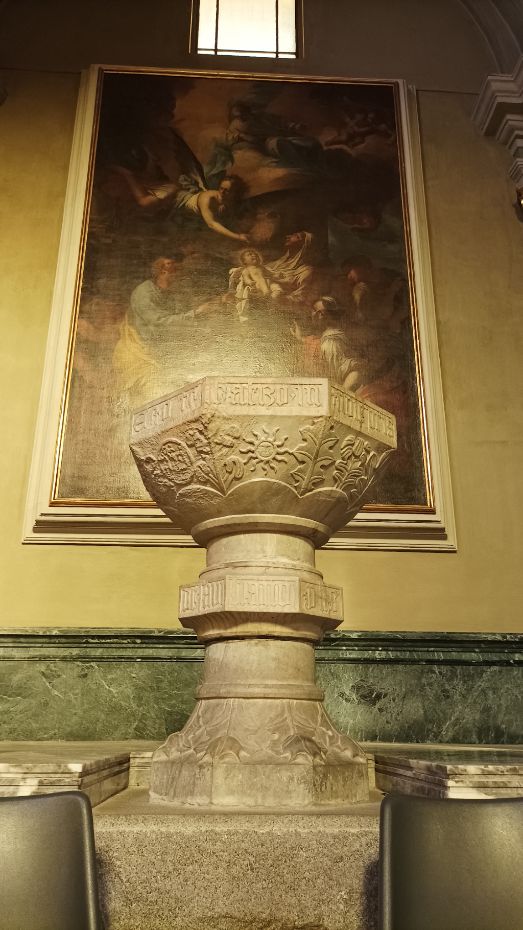 Savigliano - CHIESA ABBAZIALE DI  SAN PIETRO DEI CASSINESI-Fonte battesimale