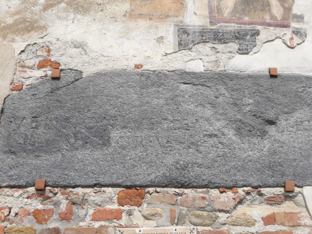 Piobesi Torinese - CHIESA DI  SAN GIOVANNI AI CAMPI-Lapide romana murata in facciata