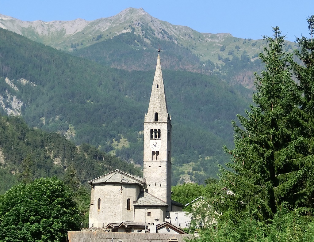 Oulx - PARROCCHIALE DI  SAN GREGORIO MAGNO-Abside e campanile