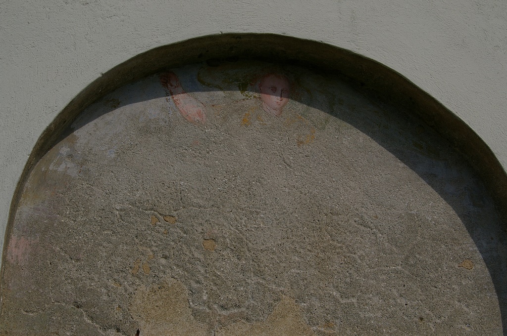 Borgo D'ale - CHIESA DI  SAN MICHELE IN CLIVOLO-Resti dell'affresco nella lunetta sopra il portale