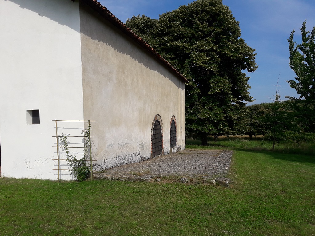 Borgo D'ale - CHIESA DI  SAN MICHELE IN CLIVOLO-Fianco destro e resti  navata di destra