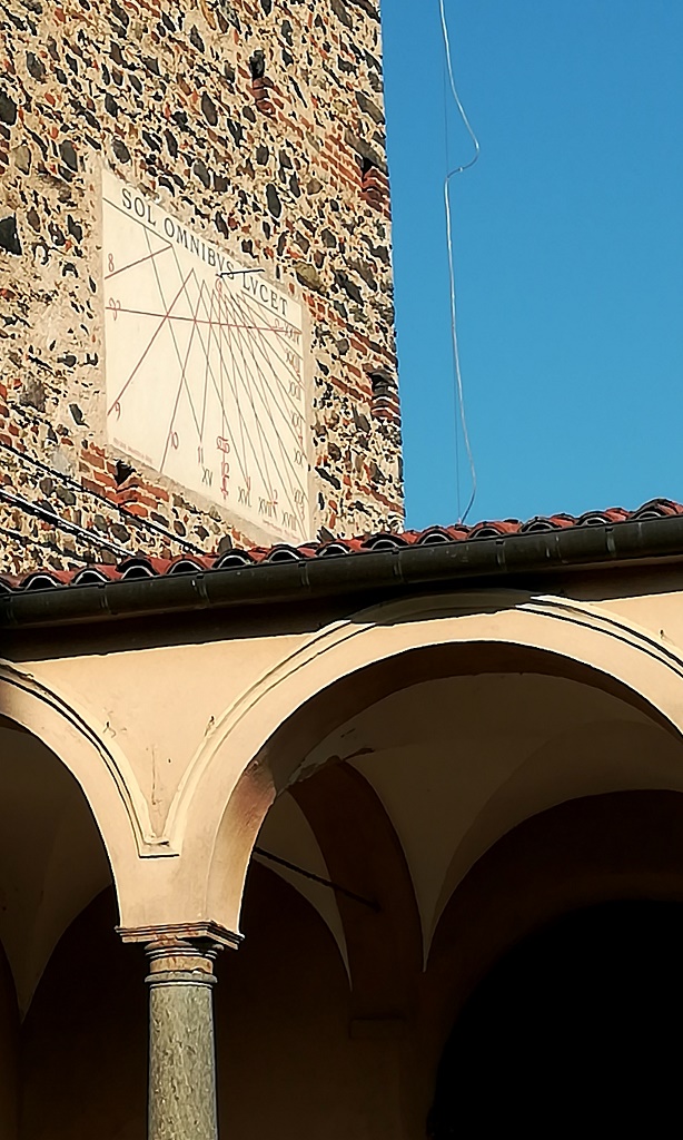 Salussola - CHIESA DELL'  ASSUNTA O DI SANTA MARIA-Orologio solare sul campanile