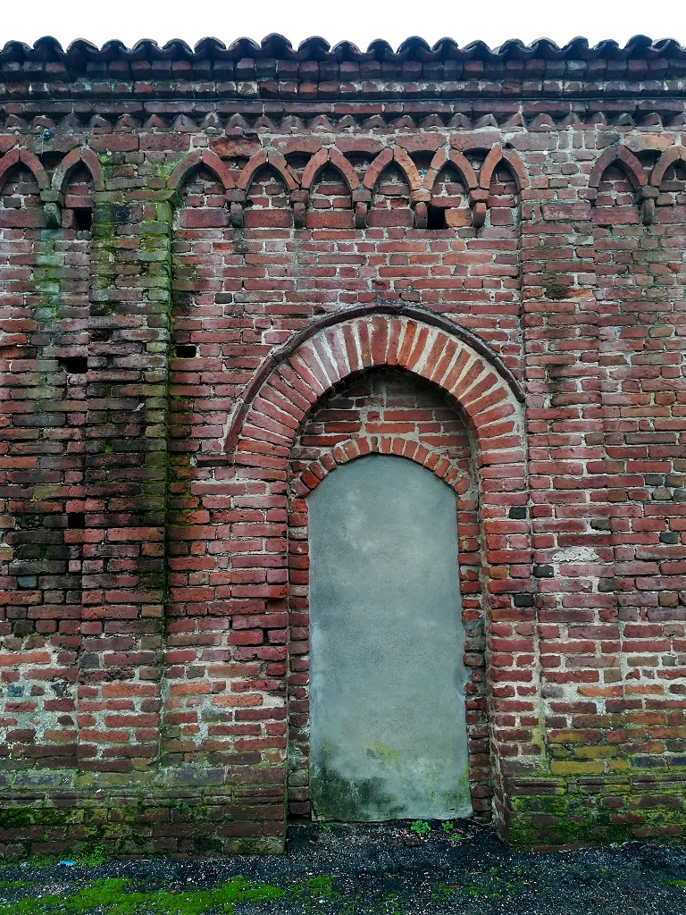 Fontanetto Po - CHIESA DI SAN SEBASTIANO-Portale alterale murato